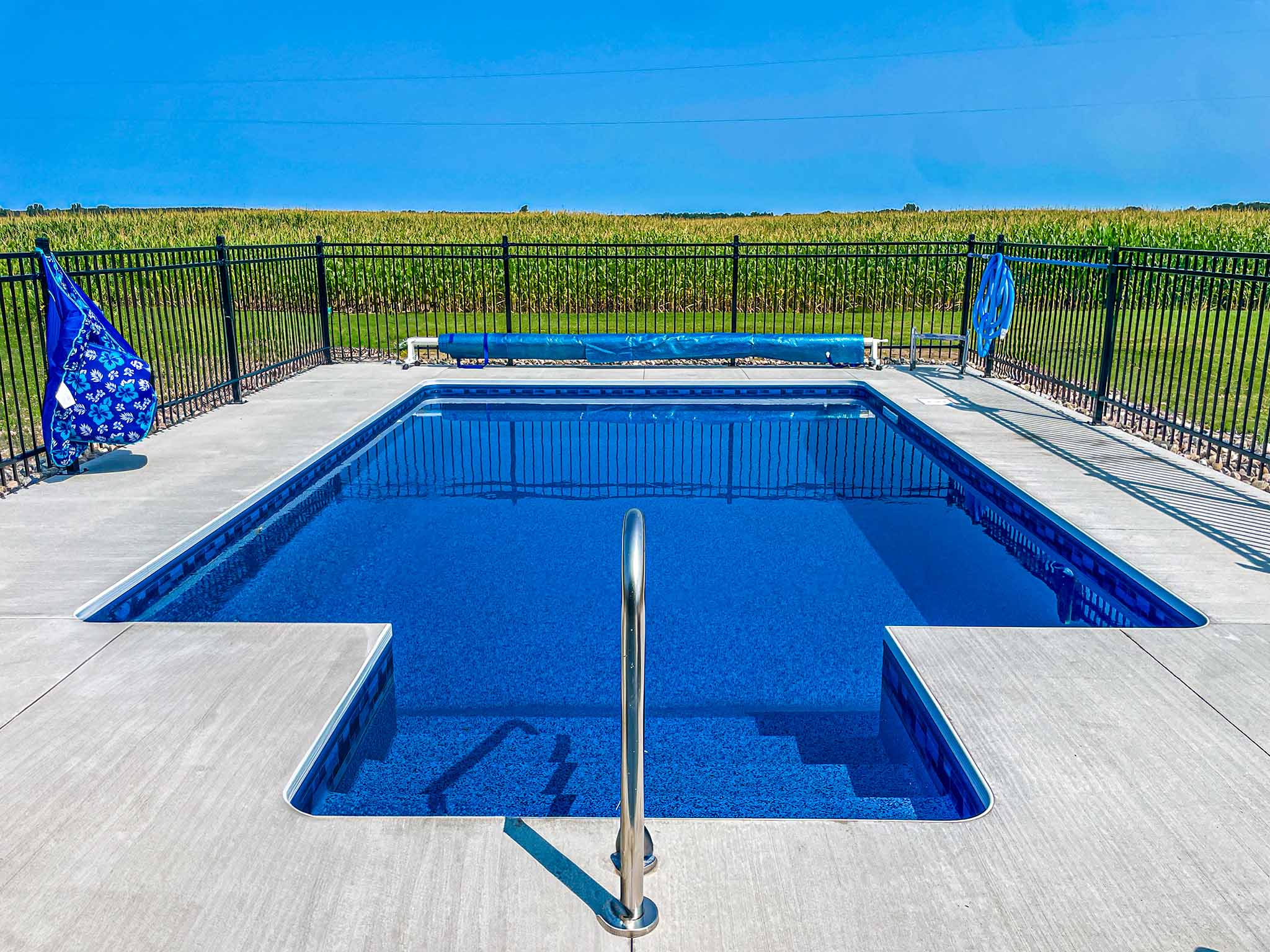 Inground Pool Installation St-Isidore - Contemporary Design with Natur