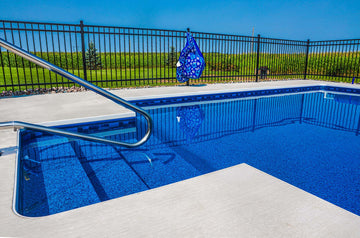 Blue Vinyl Liner and Black Safety Fence | HB pools 